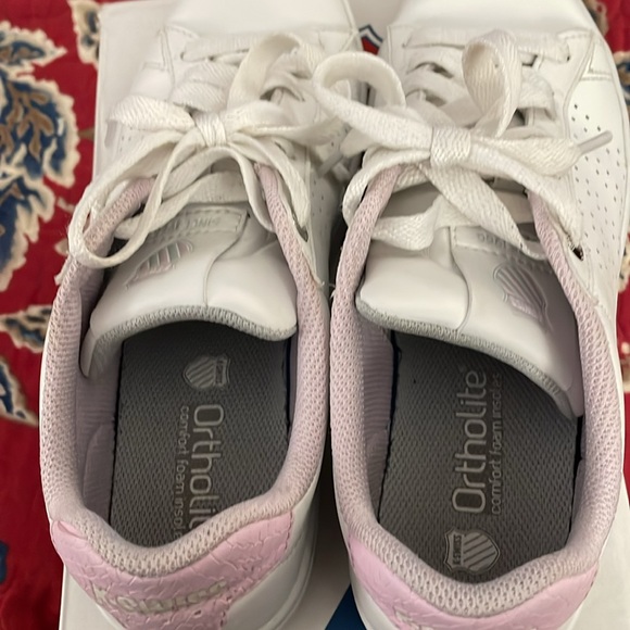 K-Swiss Base Court white tennis shoe
Great shape 
Wore only a few times - Picture 5 of 5